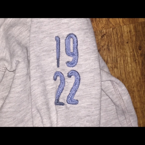 Hollister hooded sweatshirt - Picture 3 of 4